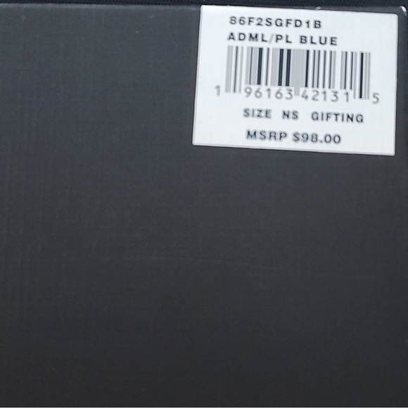 Michael Kors Cardholder Admiral Blue Gift Set - Picture 8 of 9